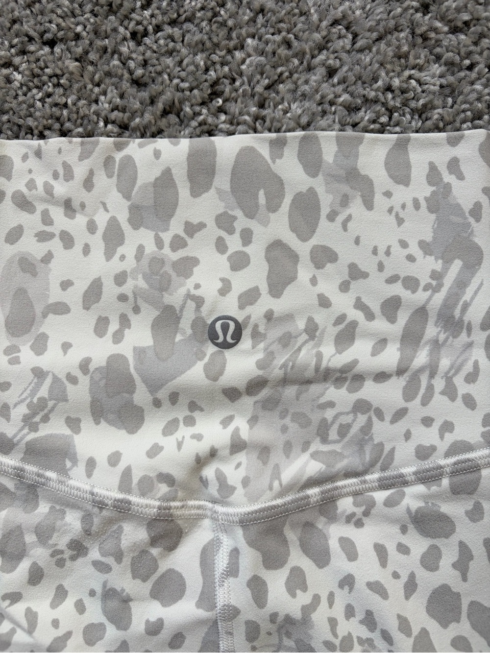 Lululemon Align High Rise Short 6” in Cheetah Camp Antique White Multi Size 6 - Picture 4 of 7